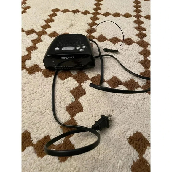 Craig AM/FM Alarm Clock Radio - Picture 1 of 4